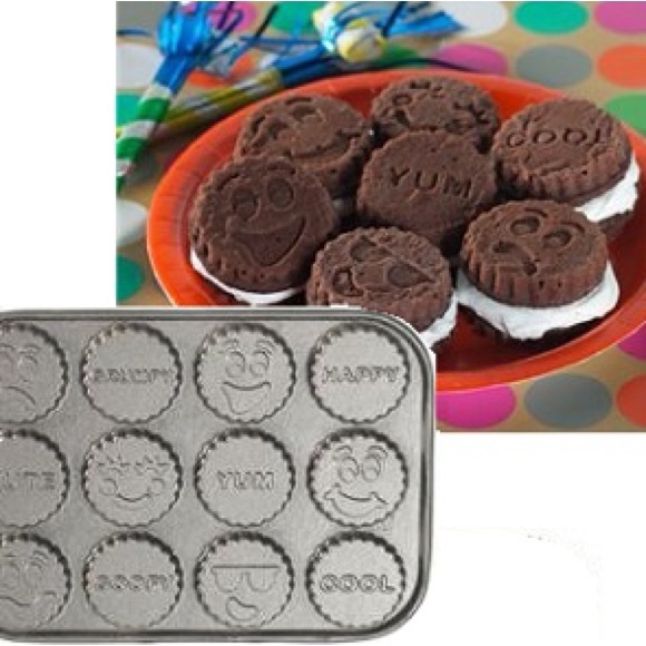 Nordic Ware Funny Face Pan-New & Unused- NWOT - Picture 2 of 4